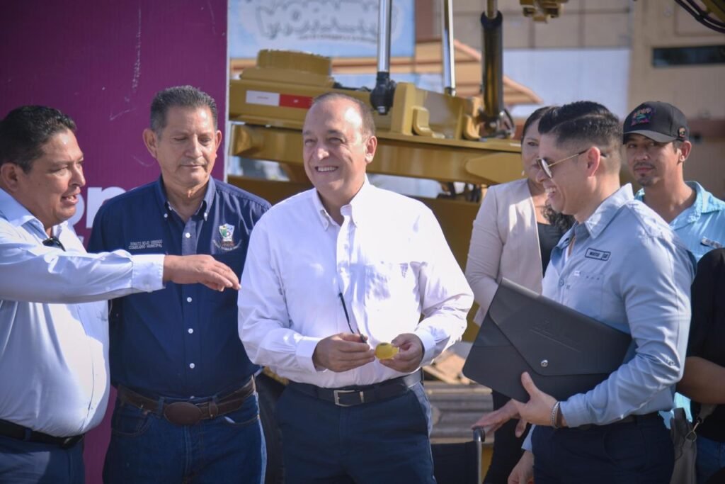 Ahome adquiere nueva motoniveladora para atender caminos y calles de las siete sindicaturas