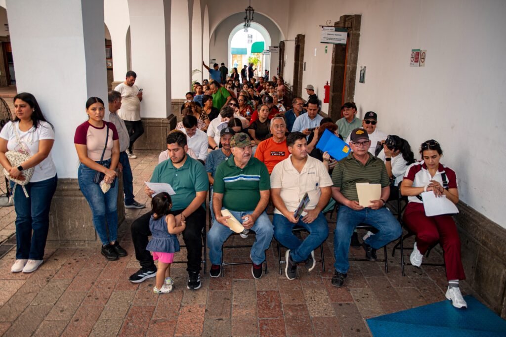 Inician descuentos del Predial Patrio; ciudadanos acuden desde temprana hora a aprovechar beneficios