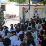 Disfrutan niñas y niños de la primaria Jaime Nunó la obra “El pastel de Verona”