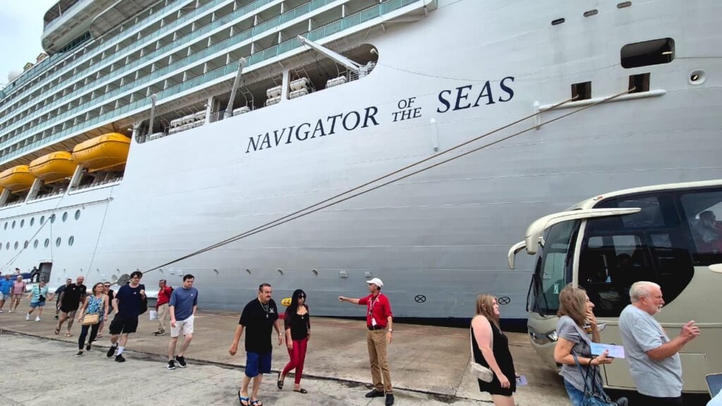 Mazatlán recibe al Navigator of the Seas con más de 3 mil 600 pasajeros