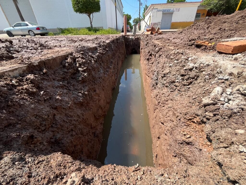 JAPAMA rehabilita tramo de drenaje sanitario en el Centro de Los Mochis