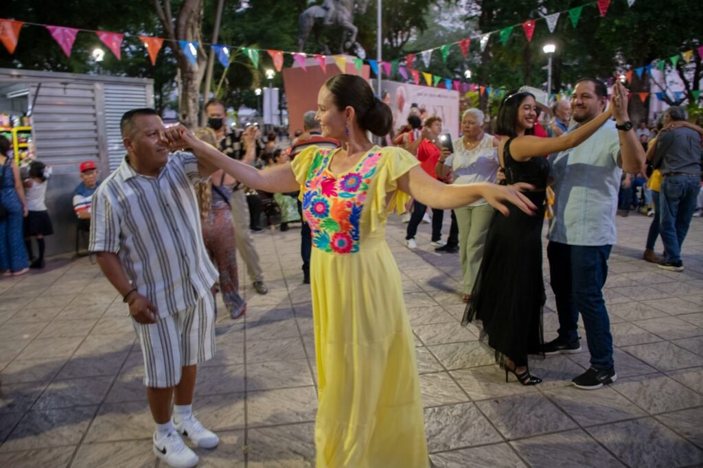Tardes de Danzón celebran 26 años de música, baile y convivencia en el corazón de Culiacán