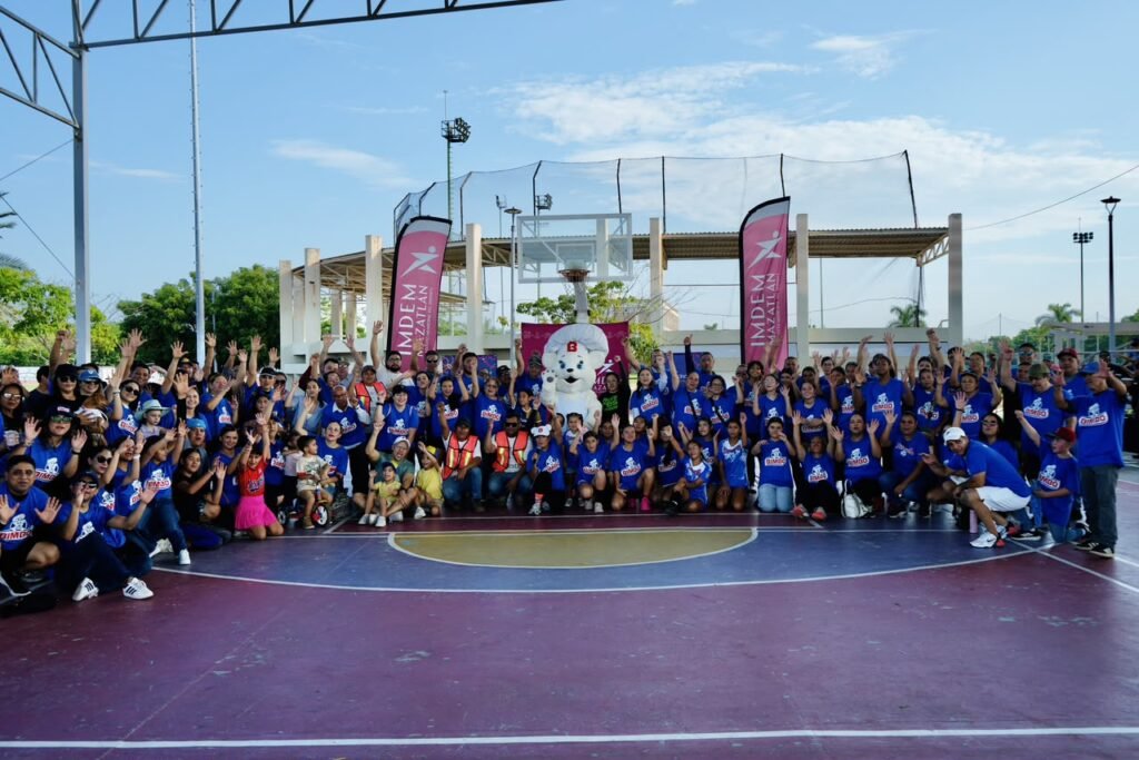 Gobierno de Mazatlán y Grupo Bimbo plantan 70 árboles en la Unidad Deportiva Benito Juárez