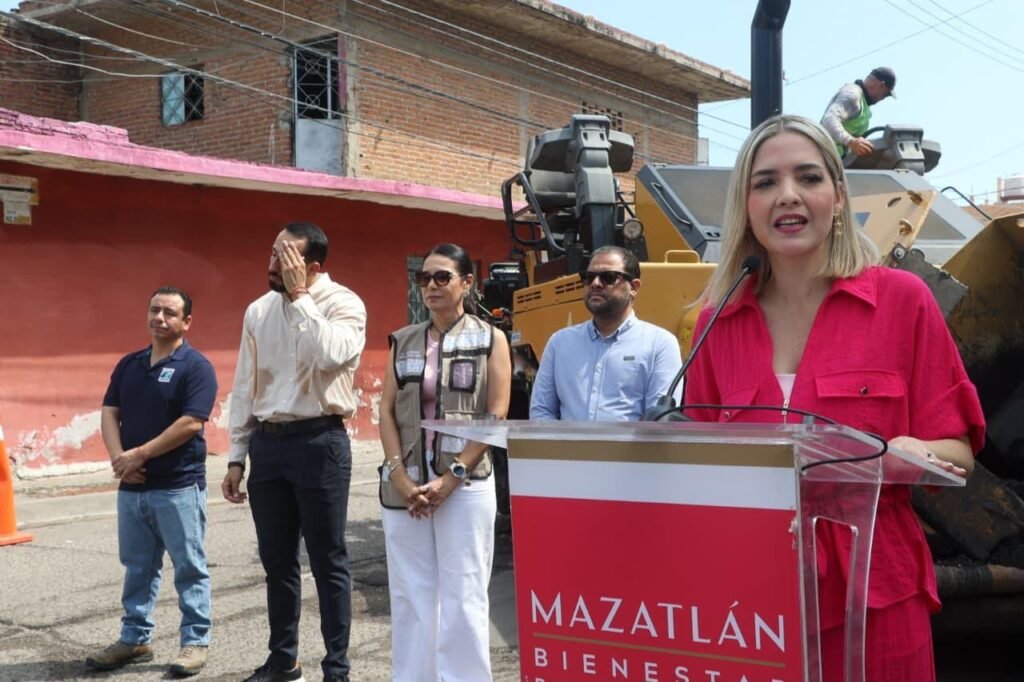 Estrella Palacios da banderazo a reencarpetado de calles Río Piaxtla y Agustín Melgar