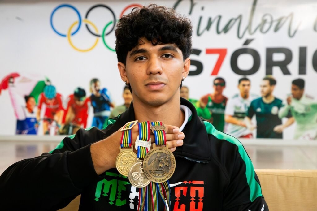DANTE URQUIZA CONQUISTA TRES MEDALLAS MUNDIAL EN POWERLIFTING Y APUNTA AL NACIONAL DE PUEBLA