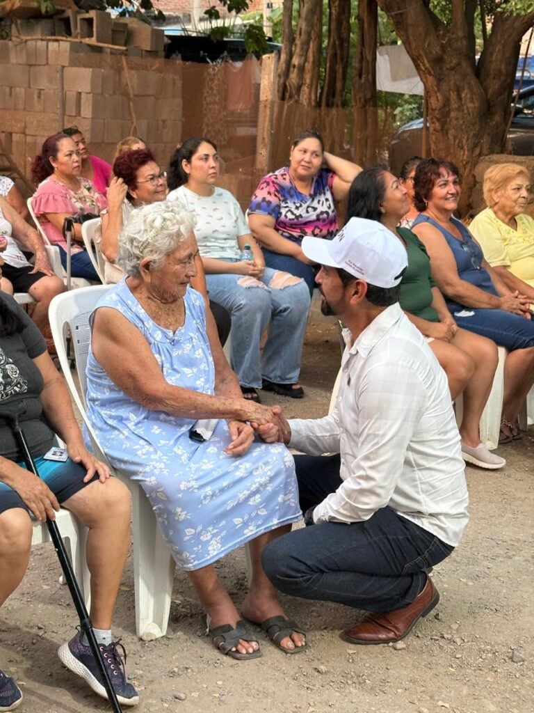 Juan Carlos Patrón toma protesta a los Comités de la Defensa de la 4T y la Soberanía Nacional ahora en la Colonia Urías