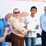 Entrega el Gobierno de Sinaloa, a través de la SEPyC, uniformes, calzado y útiles gratuitos a estudiantes de CONAFE en Villa Juárez