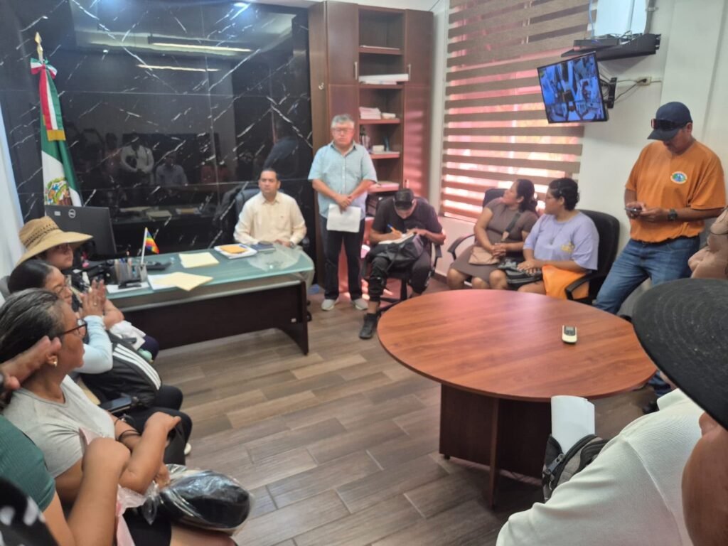 Gestiona Gobierno de Mazatlán apoyo estatal para vendedores de playa afectados por condiciones climáticas