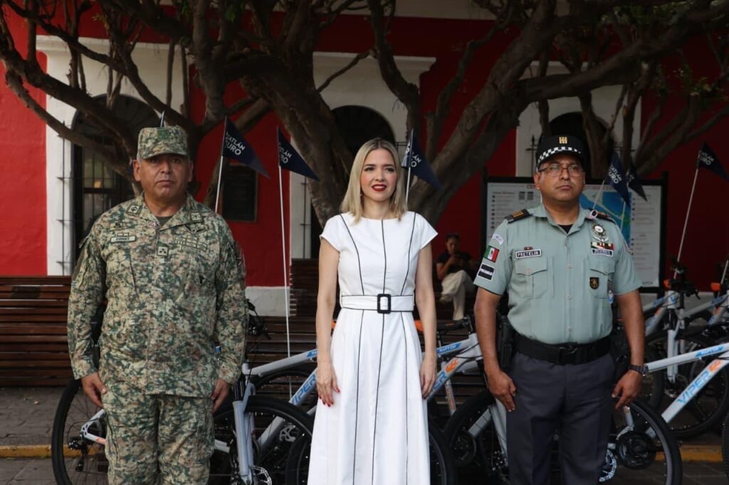 Estrella Palacios entrega 50 bicicletas a Defensa y Guardia Nacional