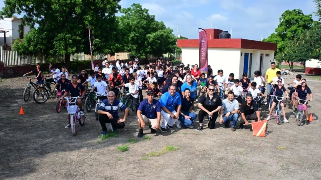 Acercan ciclismo y atletismo a estudiantes de Villa Unión