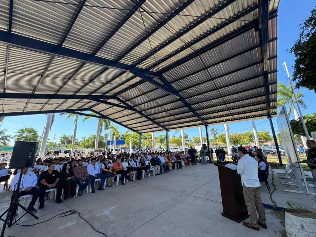 Encabeza el Rector Jesús Madueña la inauguración de la techumbre de la Preparatoria UAS Juan José Ríos, una obra que fortalece los espacios para la formación integral