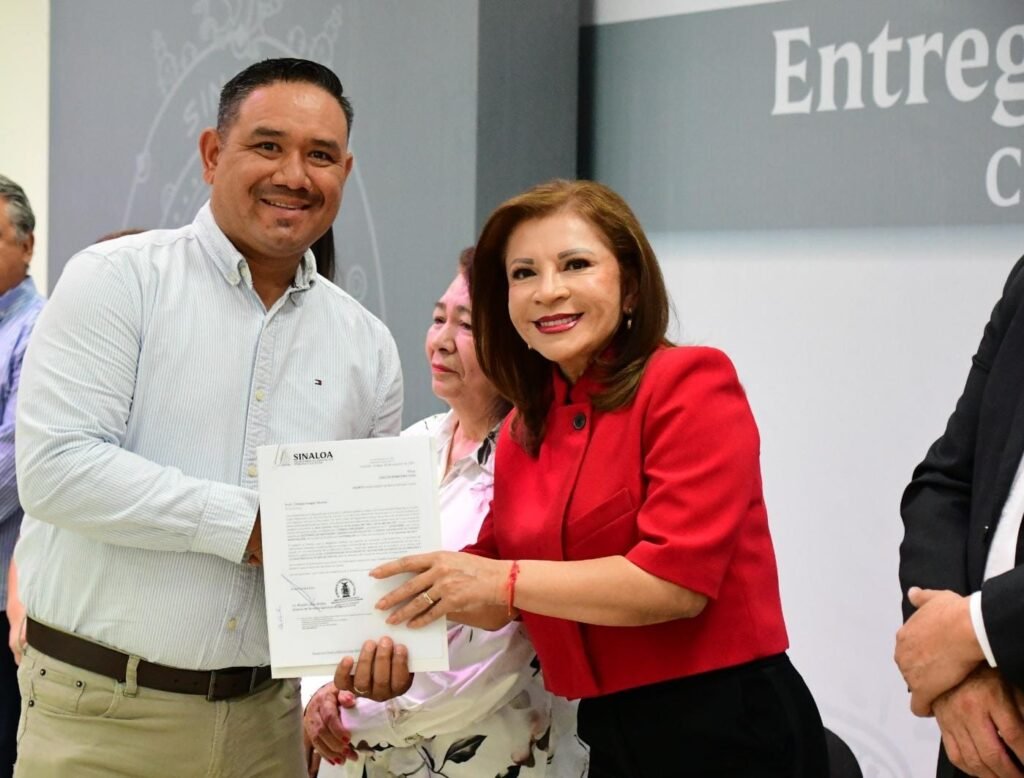 Entrega SEPyC 109 Becas Comisión a docentes de Educación Básica para estudios de posgrado