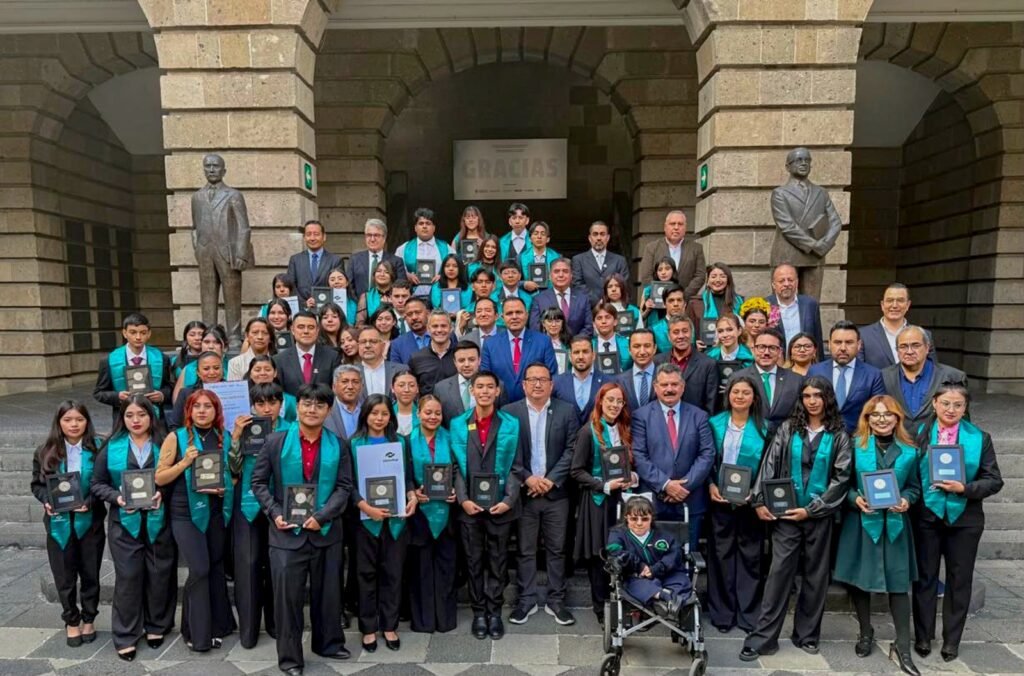 CONALEP NACIONAL RECONOCE AL SINALOENSE LESLY JAVALERA BOJÓRQUEZ