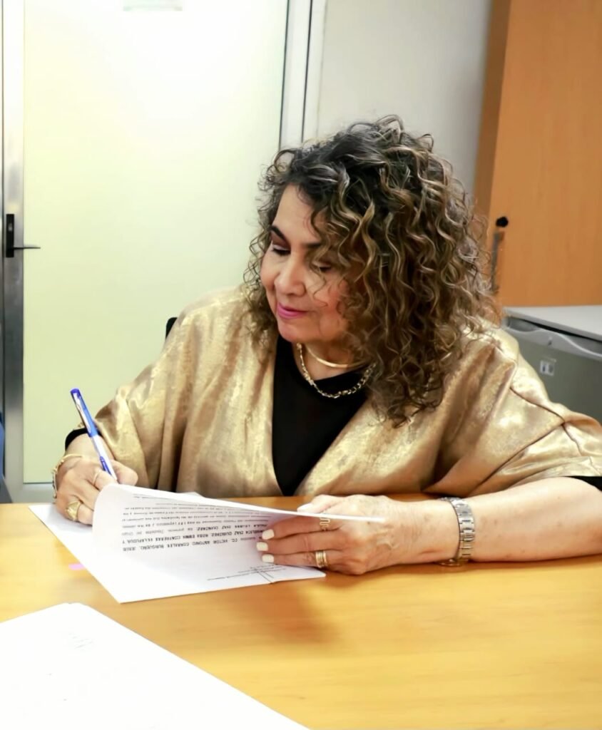 Desde el Congreso del Estado Dip. Angélica Díaz hace un llamado a mantener viva la tradición del Día de Muertos y a desarrollar condiciones de seguridad para las familias que asisten a los panteones de Sinaloa.