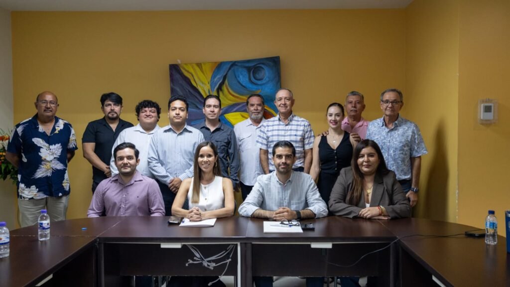Secretarías de Turismo y Economía trabajan con productores para impulsar la Ruta del Mezcal Sinaloense
