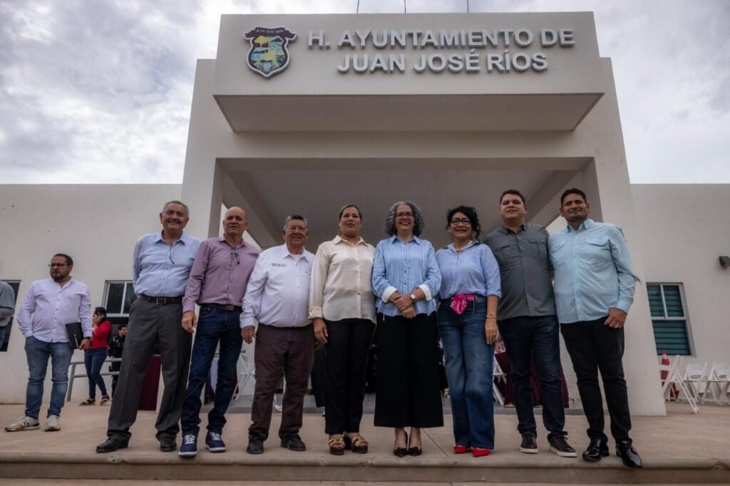 Recorre Gobernadora Graciela Domínguez instalaciones del H. Ayuntamiento de Juan José Ríos