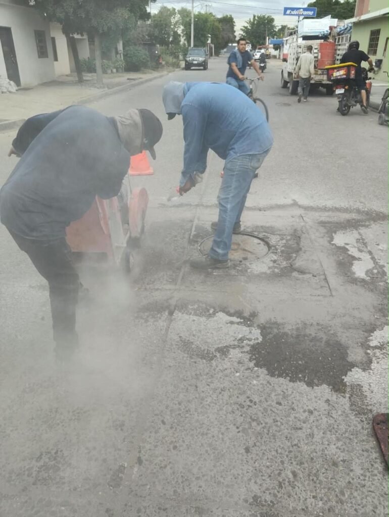 Más de 530 baches atendidos esta semana en Los Mochis; en zona rural se rehabilitan calles y construyen banquetas.