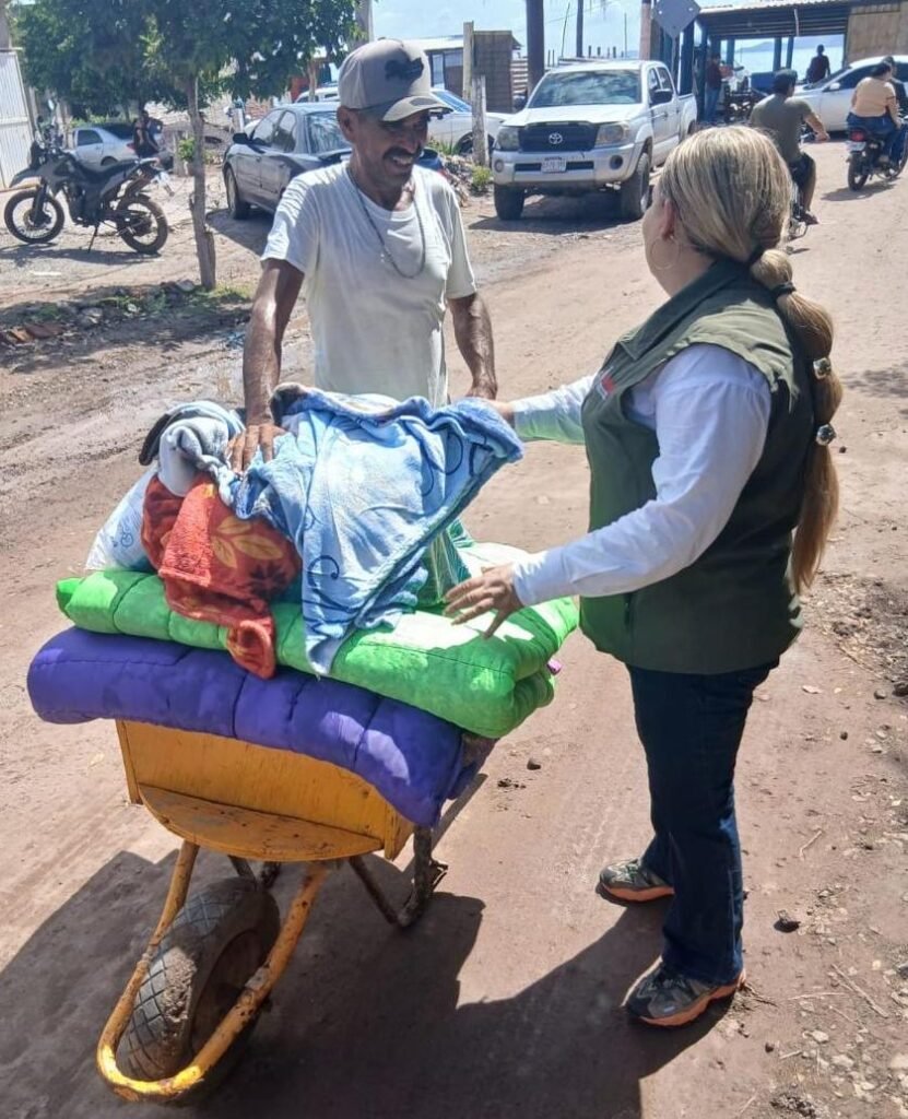 LLEVA SEBIDES APOYO A MÁS DE 300 FAMILIAS DE PAREDONES AFECTADAS POR INUNDACIONES TRAS EL PASO DE  POLO