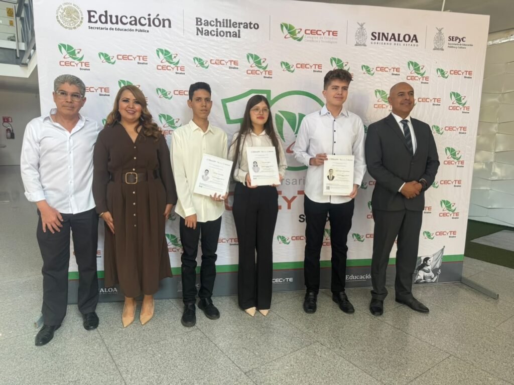 CECyTE Sinaloa hace historia con la entrega de sus primeros títulos profesionales