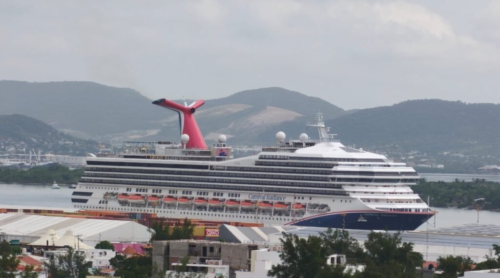 Mazatlán recibe al crucero “Carnival Radiance”, con más de 3 mil pasajeros