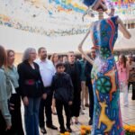 Reconocen a participantes en la colocación de ofrendas florales por el Día de Muertos en la explanada del Palacio de Gobierno