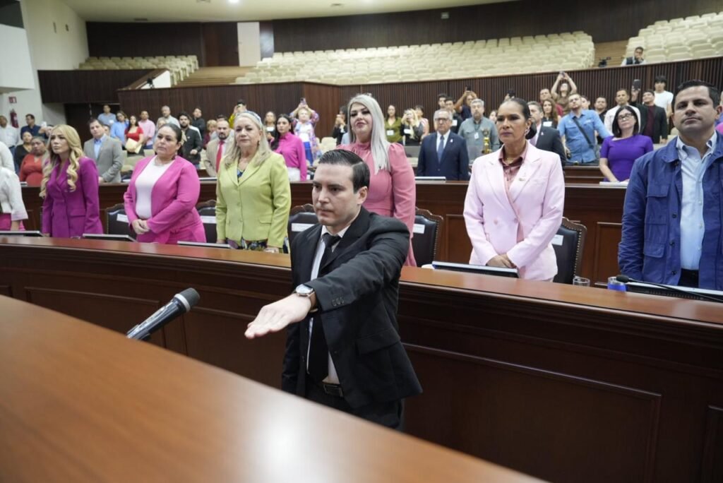Aprueba Congreso del Estado licencia definitiva del diputado Pedro Alonso Villegas Lobo y toma protesta a su suplente Vicente Fernández Escobar